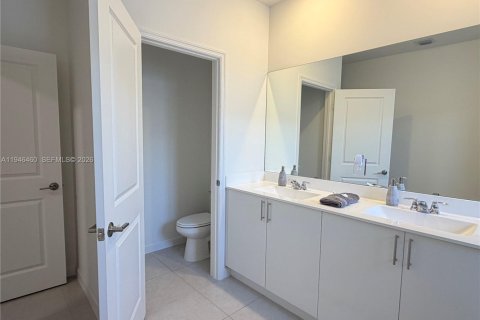 Снять в аренду виллу или дом в Пемброк-Пайнс, Флорида 3 спальни, № 2004949 - фото 24