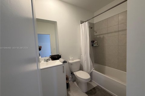 Снять в аренду виллу или дом в Пемброк-Пайнс, Флорида 3 спальни, № 2004949 - фото 18