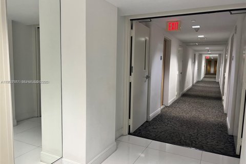 Купить кондоминиум в Майами, Флорида 1 спальня, 71.35м2, № 2009061 - фото 11