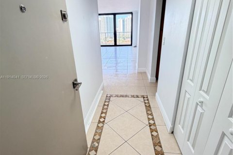 Снять в аренду кондоминиум в Авентура, Флорида 2 спальни, 101.45м2, № 2079410 - фото 3