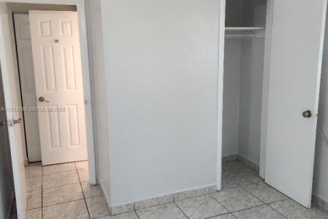 Снять в аренду виллу или дом в Майами, Флорида 2 спальни, 62.71м2, № 1991241 - фото 10