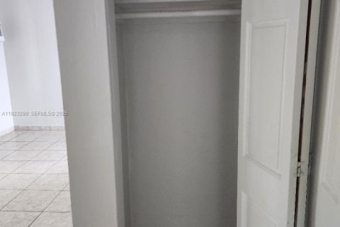 Снять в аренду виллу или дом в Майами, Флорида 2 спальни, 62.71м2, № 1991241 - фото 17