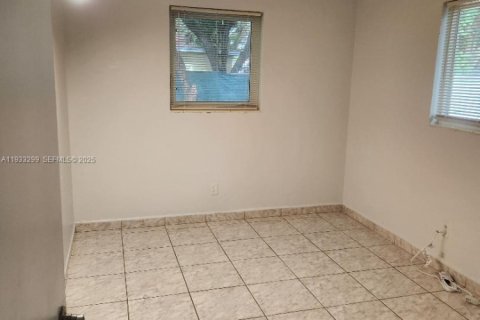 Снять в аренду виллу или дом в Майами, Флорида 2 спальни, 62.71м2, № 1991241 - фото 18