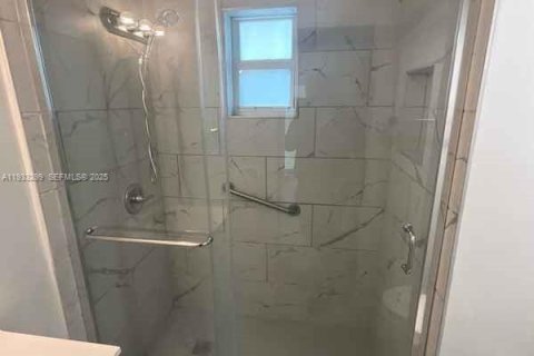 Снять в аренду виллу или дом в Майами, Флорида 2 спальни, 62.71м2, № 1991241 - фото 13