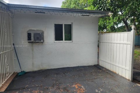 Снять в аренду виллу или дом в Майами, Флорида 2 спальни, 62.71м2, № 1991241 - фото 16