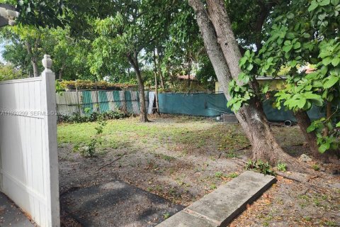 Снять в аренду виллу или дом в Майами, Флорида 2 спальни, 62.71м2, № 1991241 - фото 11