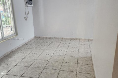 Снять в аренду виллу или дом в Майами, Флорида 2 спальни, 62.71м2, № 1991241 - фото 23