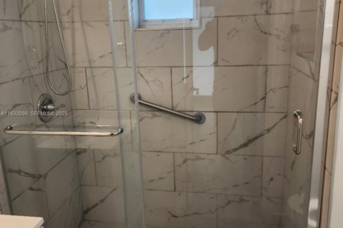 Снять в аренду виллу или дом в Майами, Флорида 2 спальни, 62.71м2, № 1991241 - фото 7