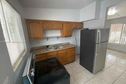 Снять в аренду виллу или дом в Майами, Флорида 2 спальни, 62.71м2, № 1991241 - фото 14