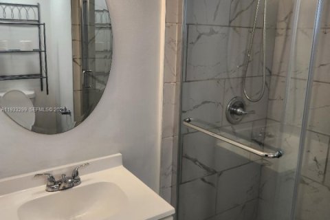 Снять в аренду виллу или дом в Майами, Флорида 2 спальни, 62.71м2, № 1991241 - фото 8