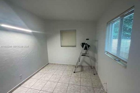 Снять в аренду виллу или дом в Майами, Флорида 2 спальни, 62.71м2, № 1991241 - фото 4