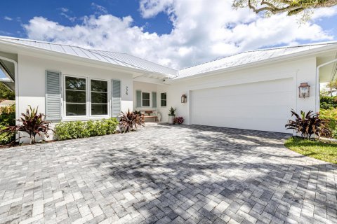 House in Vero Beach, Florida 4 bedrooms, 245.08 sq.m. № 2146288