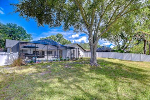 House in Tampa, Florida 4 bedrooms, 209.59 sq.m. № 2198936 - photo 2