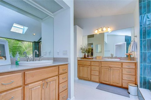 House in Tampa, Florida 4 bedrooms, 209.59 sq.m. № 2198936 - photo 24