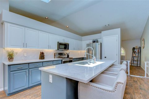 House in Tampa, Florida 4 bedrooms, 209.59 sq.m. № 2198936 - photo 13