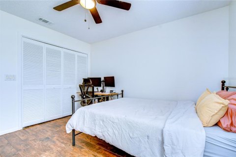House in Tampa, Florida 4 bedrooms, 209.59 sq.m. № 2198936 - photo 28