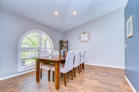 House in Tampa, Florida 4 bedrooms, 209.59 sq.m. № 2198936 - photo 7