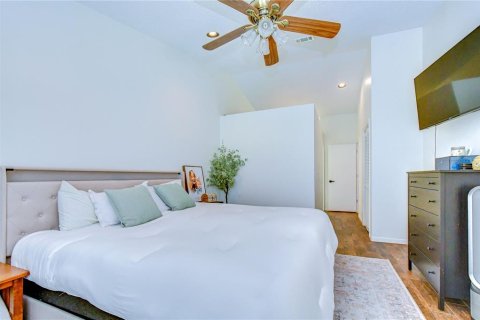 House in Tampa, Florida 4 bedrooms, 209.59 sq.m. № 2198936 - photo 21
