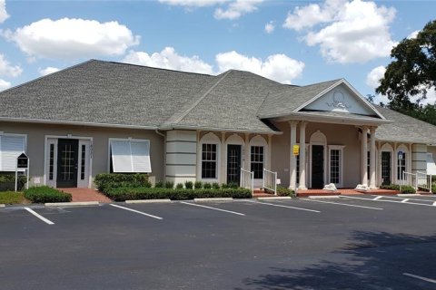 Propiedad comercial en Lutz, Florida 761.8 m2 № 2213855