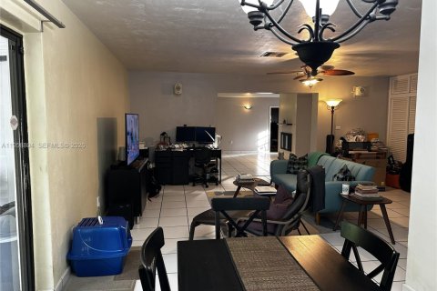 Villa ou maison à vendre à Miami, Floride: 3 chambres, 208.29 m2 № 2080578 - photo 10