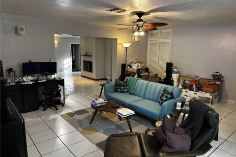 Villa ou maison à vendre à Miami, Floride: 3 chambres, 208.29 m2 № 2080578 - photo 9