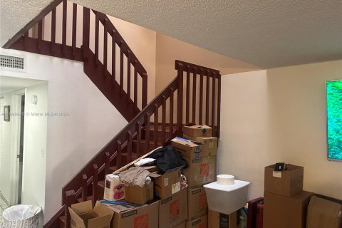 Снять в аренду виллу или дом в Хайалиа, Флорида 4 спальни, 195.09м2, № 1950532 - фото 1