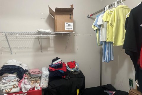 Снять в аренду виллу или дом в Хайалиа, Флорида 4 спальни, 195.09м2, № 1950532 - фото 2