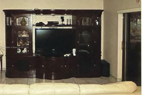 Снять в аренду виллу или дом в Хайалиа, Флорида 4 спальни, 195.09м2, № 1950532 - фото 14