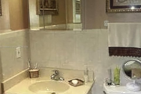 Снять в аренду виллу или дом в Хайалиа, Флорида 4 спальни, 195.09м2, № 1950532 - фото 17