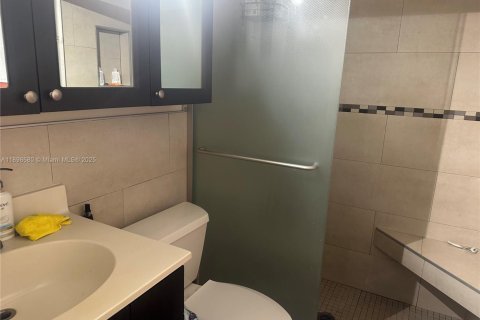 Снять в аренду виллу или дом в Хайалиа, Флорида 4 спальни, 195.09м2, № 1950532 - фото 3