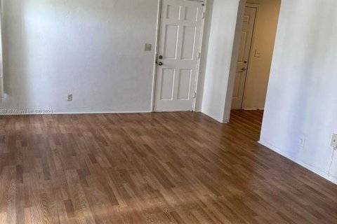 Propiedad comercial en venta en Miami, Florida, 414.72 m2 № 1882352 - foto 11