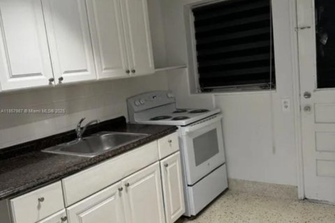 Propiedad comercial en venta en Miami, Florida, 414.72 m2 № 1882352 - foto 13