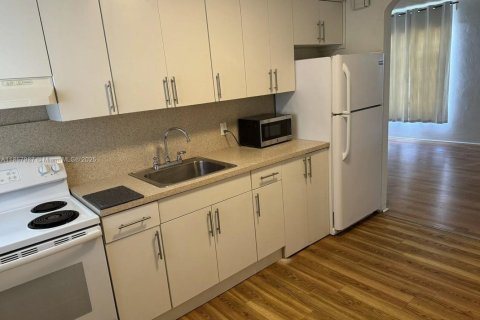 Propiedad comercial en venta en Miami, Florida, 414.72 m2 № 1882352 - foto 8