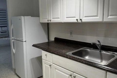Propiedad comercial en venta en Miami, Florida, 414.72 m2 № 1882352 - foto 12