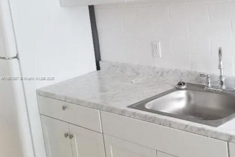 Propiedad comercial en venta en Miami, Florida, 414.72 m2 № 1882352 - foto 19