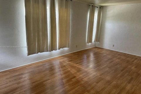 Propiedad comercial en venta en Miami, Florida, 414.72 m2 № 1882352 - foto 10