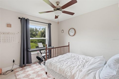 House in North Port, Florida 3 bedrooms, 133.5 sq.m. № 2210199 - photo 25