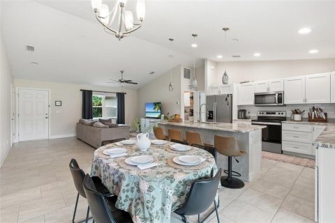 House in North Port, Florida 3 bedrooms, 133.5 sq.m. № 2210199 - photo 13