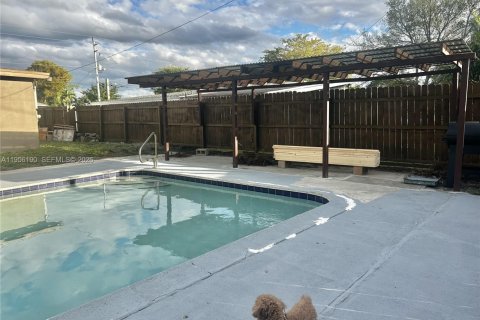 Casa en alquiler en West Park, Florida, 4 dormitorios, 102.19 m2 № 2019564 - foto 21