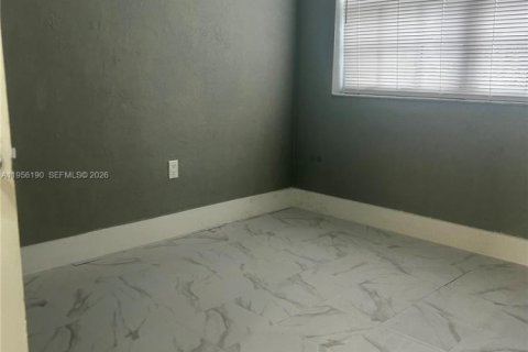 Casa en alquiler en West Park, Florida, 4 dormitorios, 102.19 m2 № 2019564 - foto 4