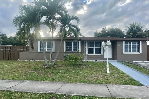 Casa en West Park, Florida 4 dormitorios, 102.19 m2 № 2019564