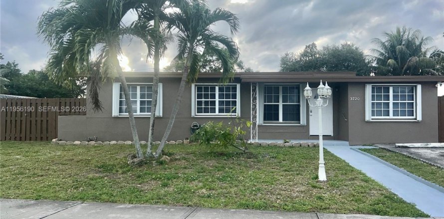 Casa en West Park, Florida 4 dormitorios, 102.19 m2 № 2019564