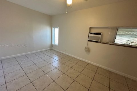 Casa en alquiler en Fort Lauderdale, Florida, 1 dormitorio, 221.94 m2 № 2085476 - foto 6