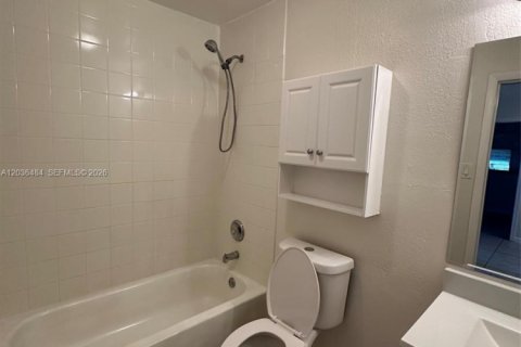 Casa en alquiler en Fort Lauderdale, Florida, 1 dormitorio, 221.94 m2 № 2085476 - foto 5