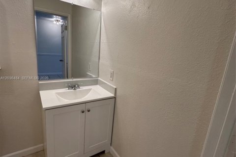 Casa en alquiler en Fort Lauderdale, Florida, 1 dormitorio, 221.94 m2 № 2085476 - foto 10