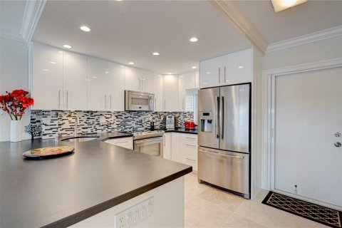 Condo in Deerfield Beach, Florida, 2 bedrooms № 1981044 - photo 9