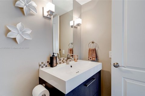 Condo in Deerfield Beach, Florida, 2 bedrooms № 1981044 - photo 29