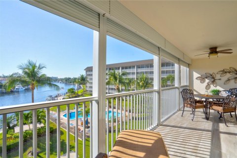 Condo in Deerfield Beach, Florida, 2 bedrooms № 1981044 - photo 5