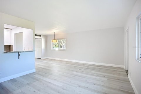 Condominio en venta en Sun City Center, Florida, 1 dormitorio, 74.32 m2 № 2114814 - foto 8