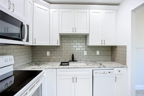 Condominio en venta en Sun City Center, Florida, 1 dormitorio, 74.32 m2 № 2114814 - foto 14